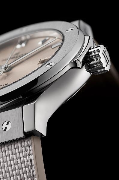 THE CLASSIC FUSION ESSENTIAL SERIES GOES TAUPE