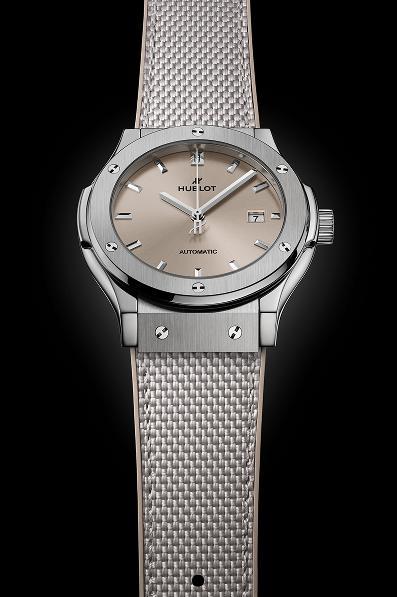 THE CLASSIC FUSION ESSENTIAL SERIES GOES TAUPE