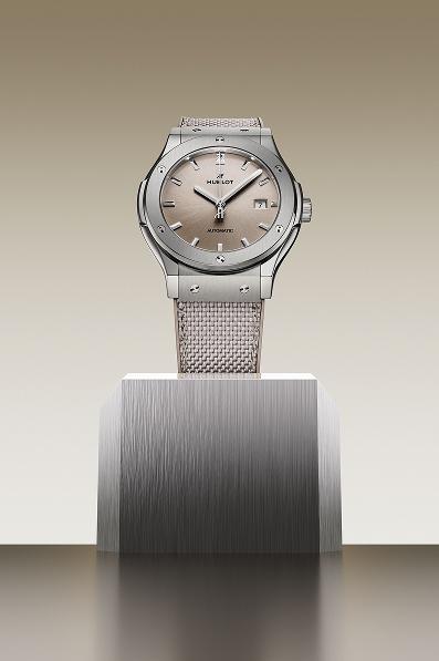 THE CLASSIC FUSION ESSENTIAL SERIES GOES TAUPE