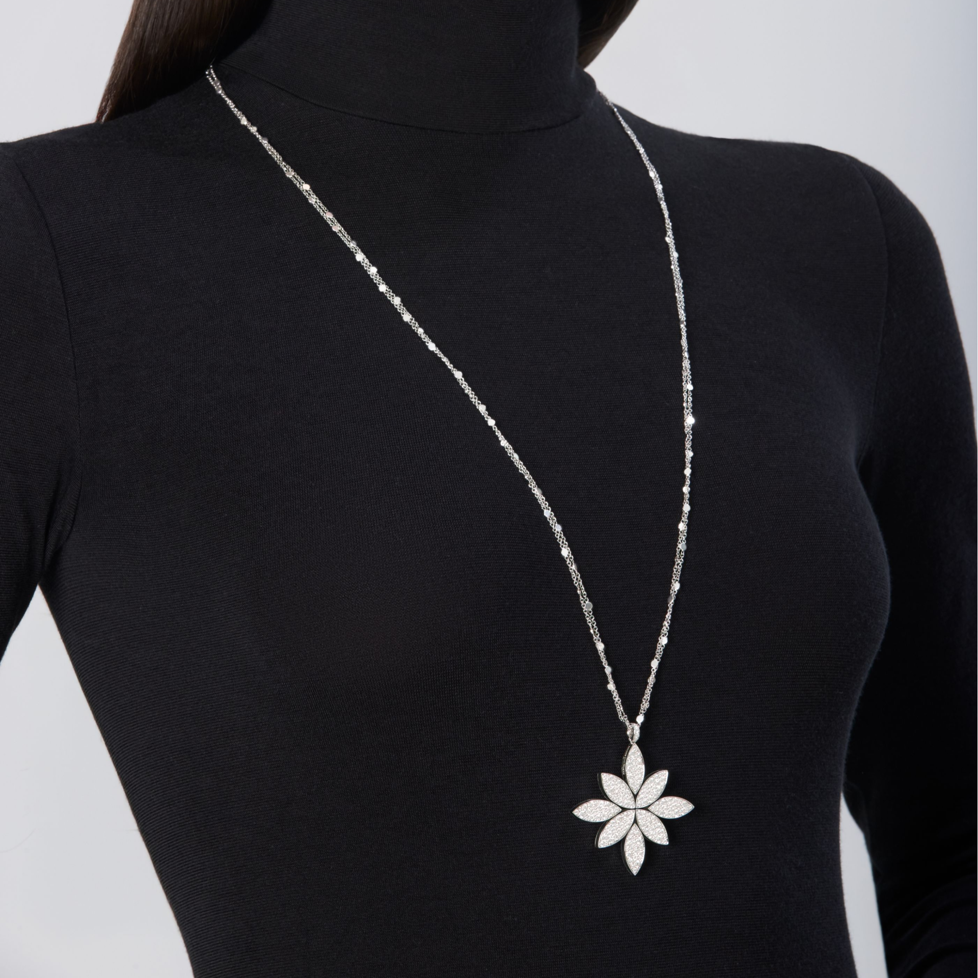 Ghirlanda Luce Di Loto Necklace