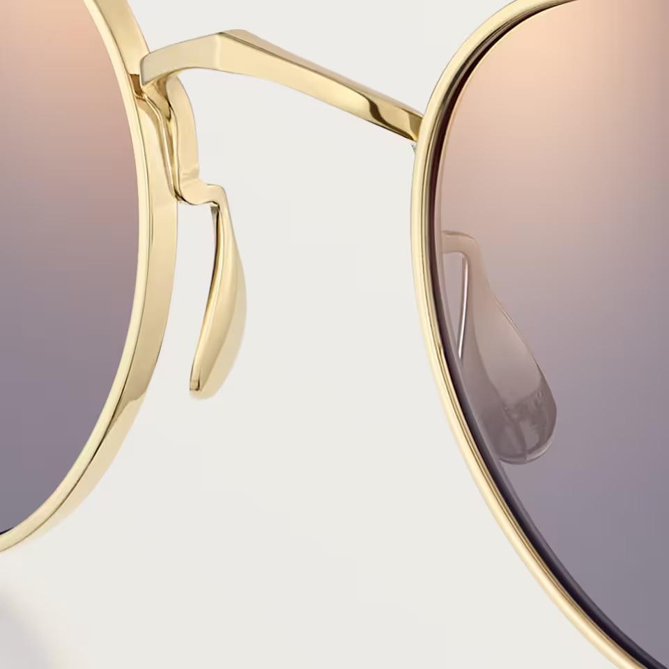 Солнцезащитные очки Cartier CRESW00790 с оправой из титана золотистого тона и светло-серыми линзами, 51 мм